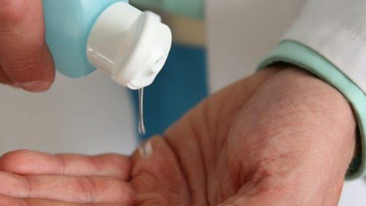 Ristoratore cede il gel igienizzante al prezzo di costo