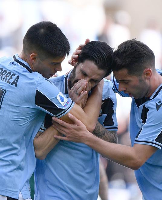 La Lazio è in testa da sola, come vent’anni fa Mezz’ora celestiale basta per battere il Bologna 