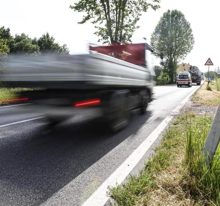 Dodici chilometri di strada ricchi di auto e di pericoli