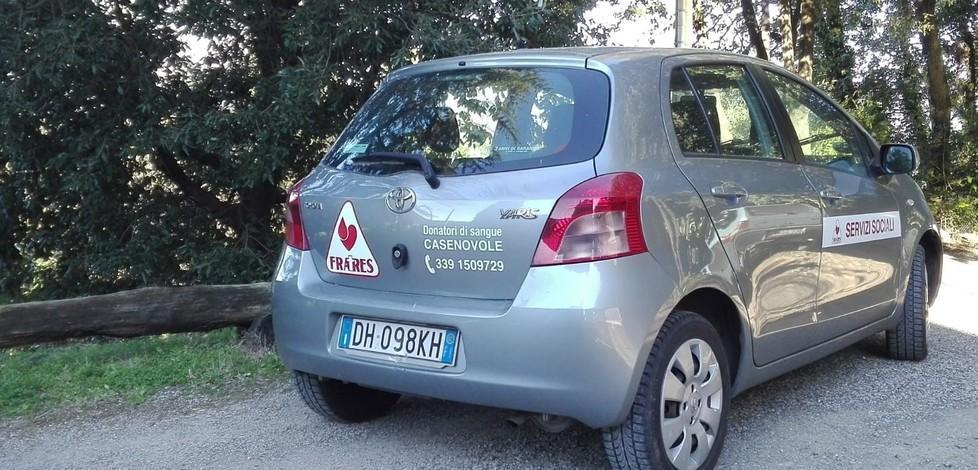 Guida senza patente da 27 anni: denunciato