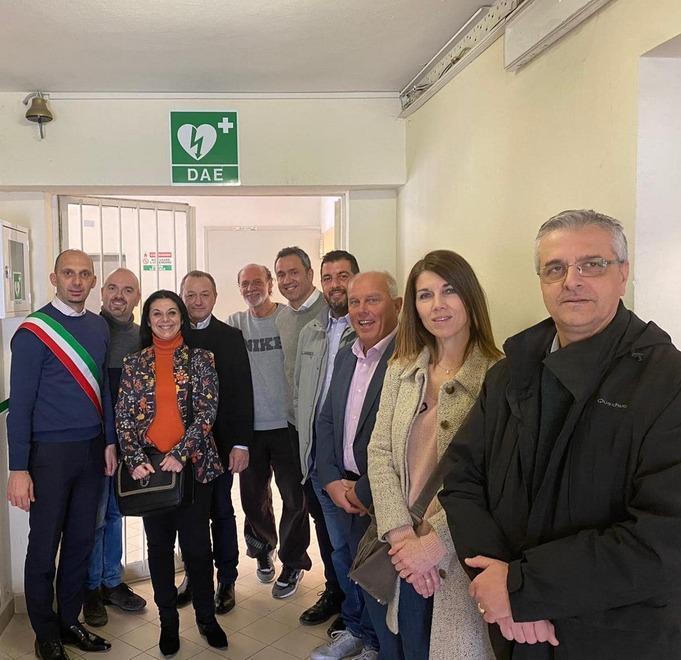 Defibrillatore nella palestra dell’istituto comprensivo Alpi 