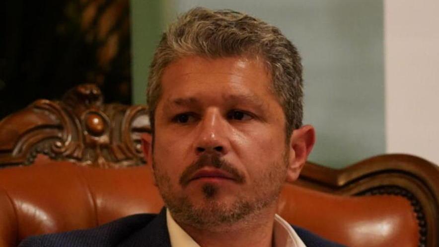 «Andate a cena nei nostri locali e pernottate nelle nostre strutture»
