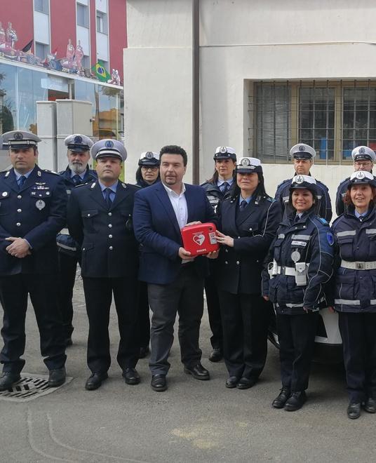 Defibrillatore per le emergenze nell’auto della Polizia Locale 
