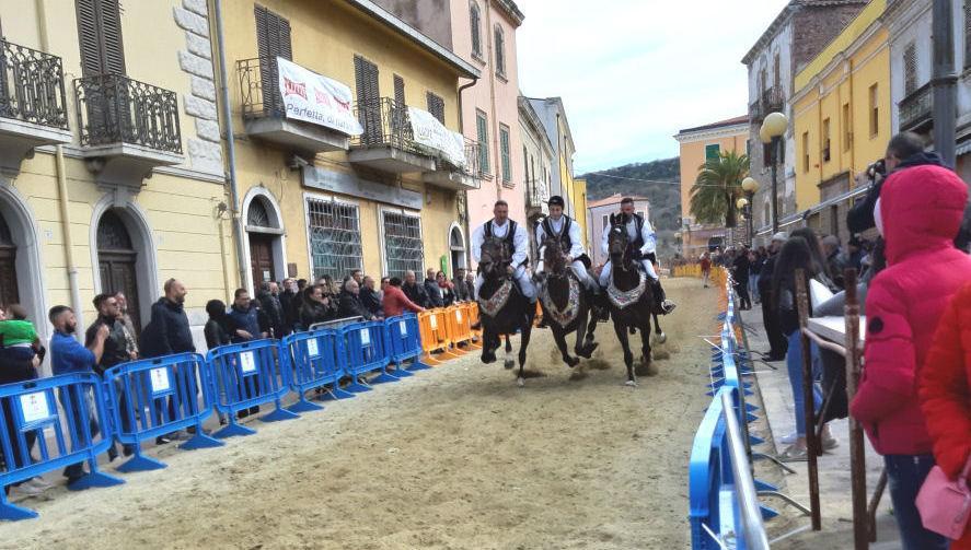 Alle pariglie bonorvesi acrobazie e applausi 