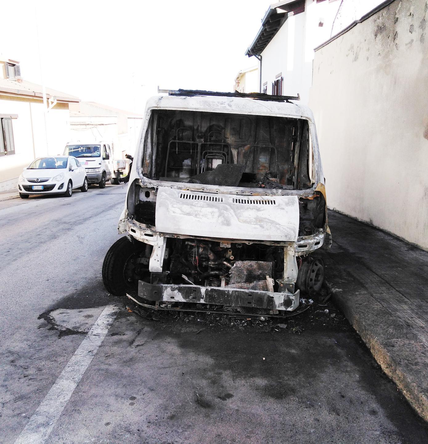 In fiamme furgone della Arkimastro 