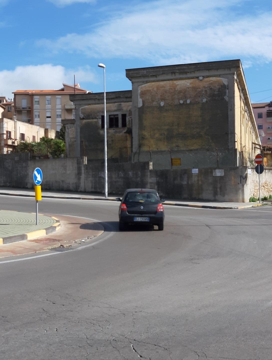 Sassari, viaggio nel degrado: l’Incuria unica inquilina dei palazzi di via Galilei 