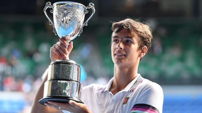 Dai primi colpi con papà al sogno Roland Garros, la favola sportiva di Lorenzo Musetti