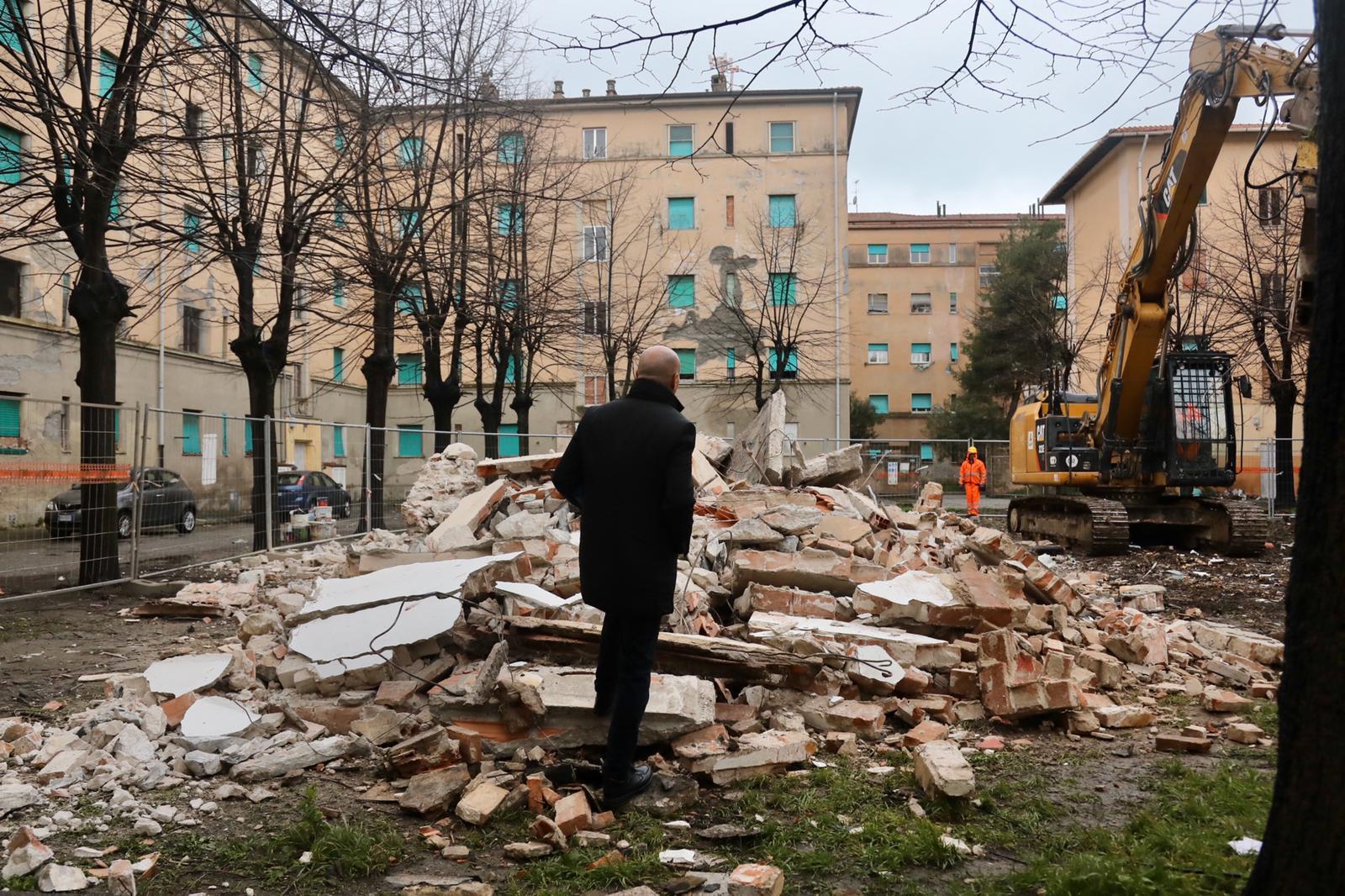 Shangai, ruspe in azione: è partita la demolizione della Chiccaia 