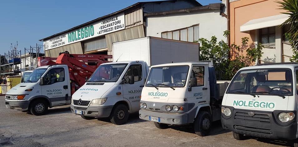 Il capannone di Aedifico Lepori, in via Mastacchi (foto dalla pagina Facebook del negozio)