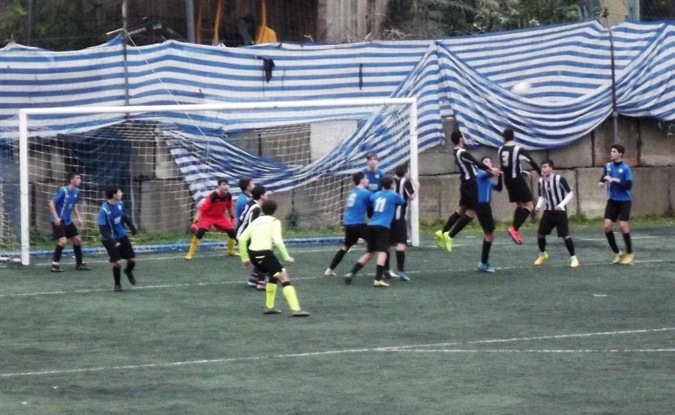 Una brutta Massese cade 2-1 a Castelnuovo Garfagnana Non basta un gol di Cavani