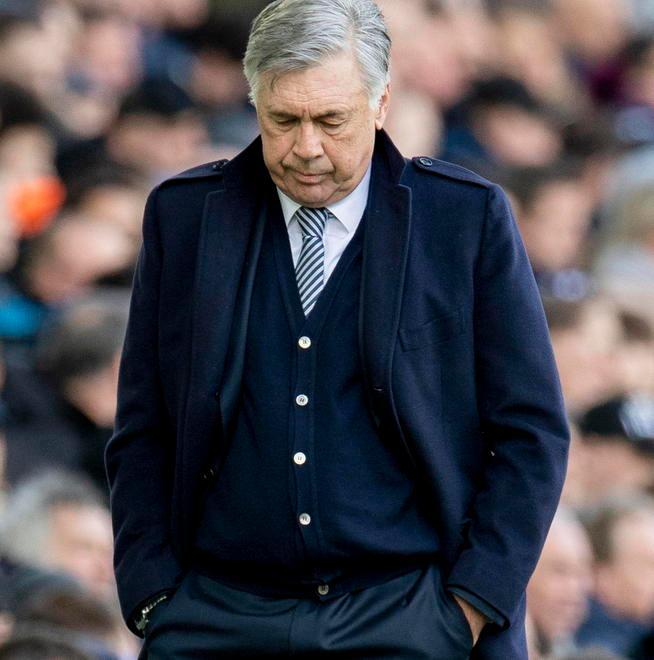 Mou, è crisi: terzo ko di fila Everton raggiunto dai Reds e Ancelotti viene espulso