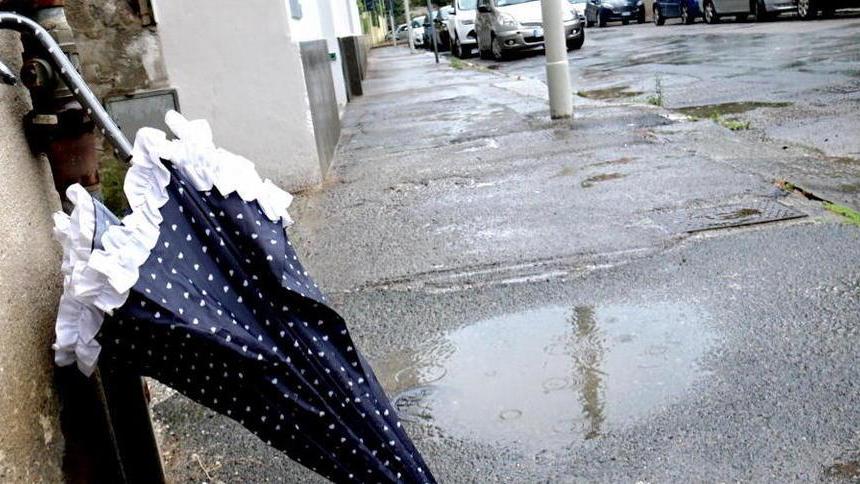 Oggi piogge, neve e temperature giù Poi quasi... da mare