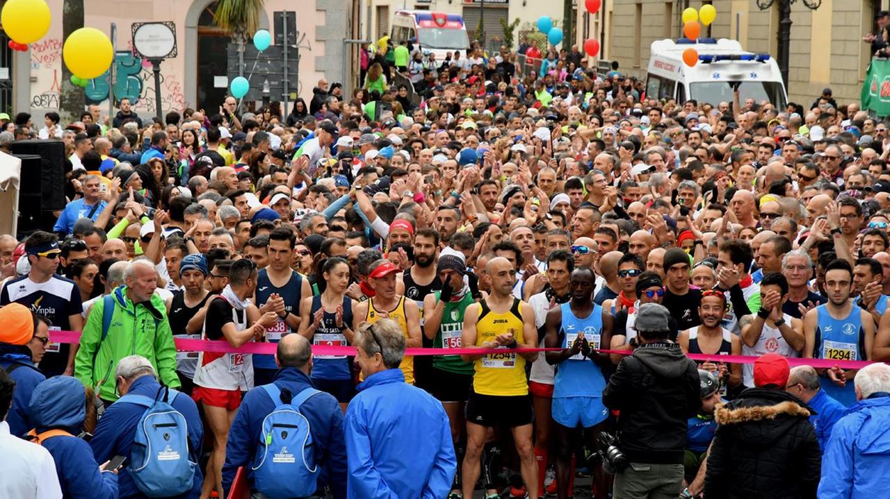 In migliaia di corsa tra le vie del centro storico