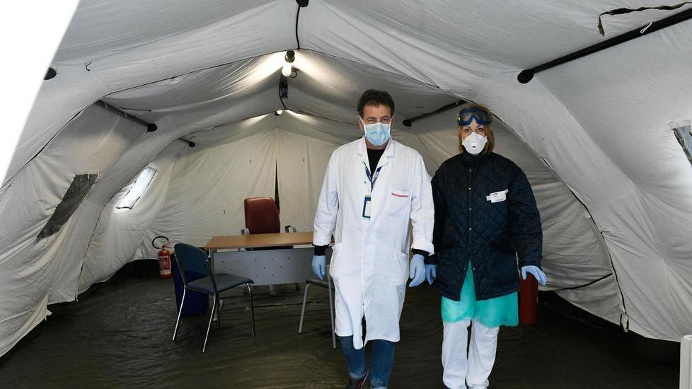 Coronavirus, i volontari: non andiamo nelle tende triage