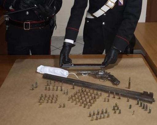 Recuperati a Desulo esplosivo e armi