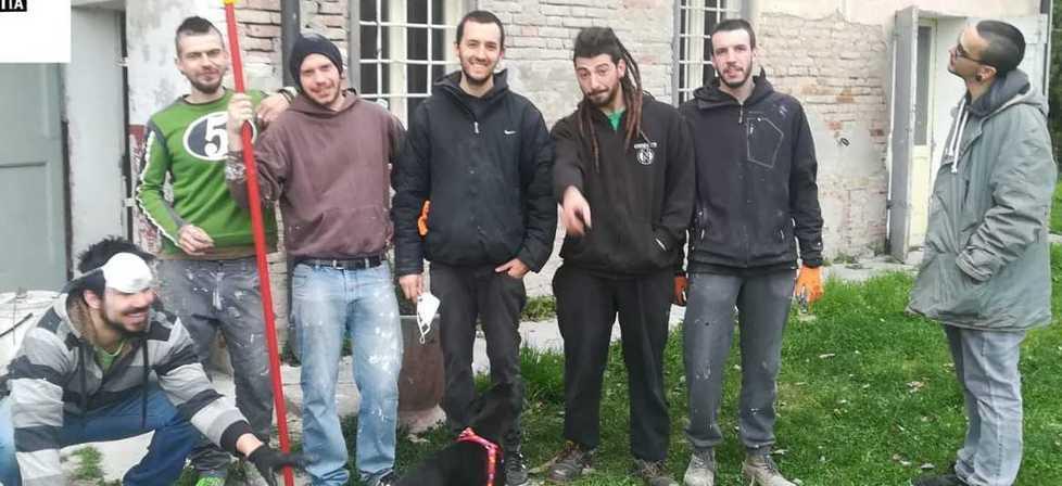 Carpi, gli anarchici fanno nascere la comune “Gatta nera” 