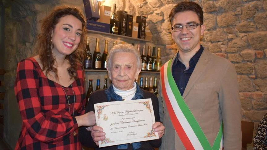 Auguri alla supernonna Azzelia Lorenzoni per i suoi cento anni