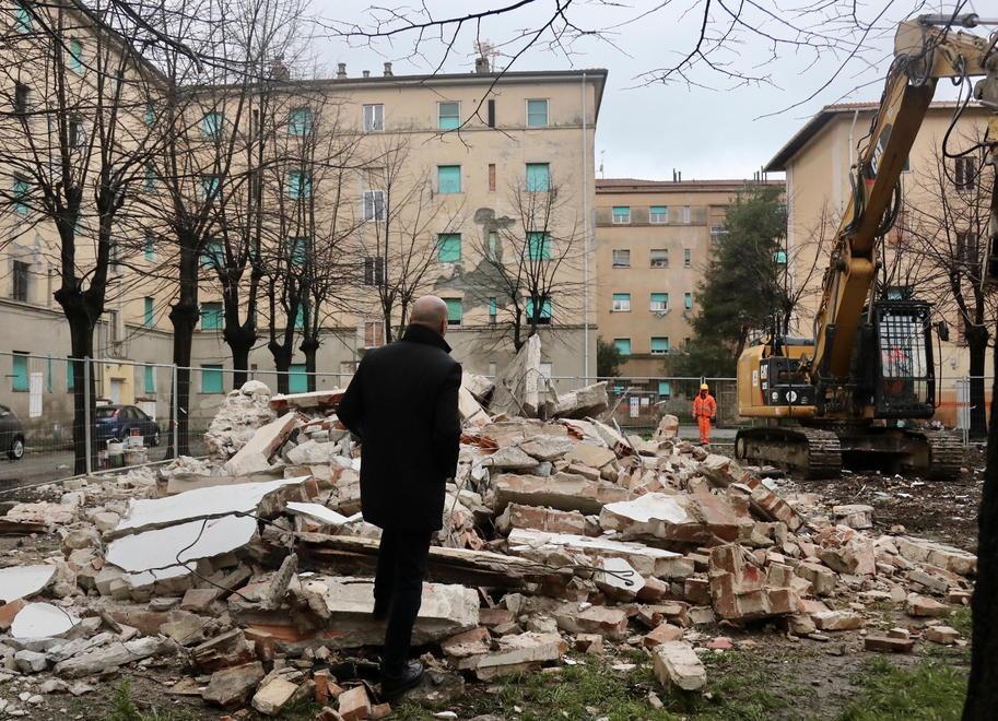 Chiccaia, giù il lavatoio in estate sarà demolita tutta 