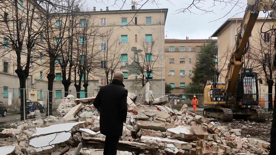 Chiccaia, giù il lavatoio in estate sarà demolita tutta