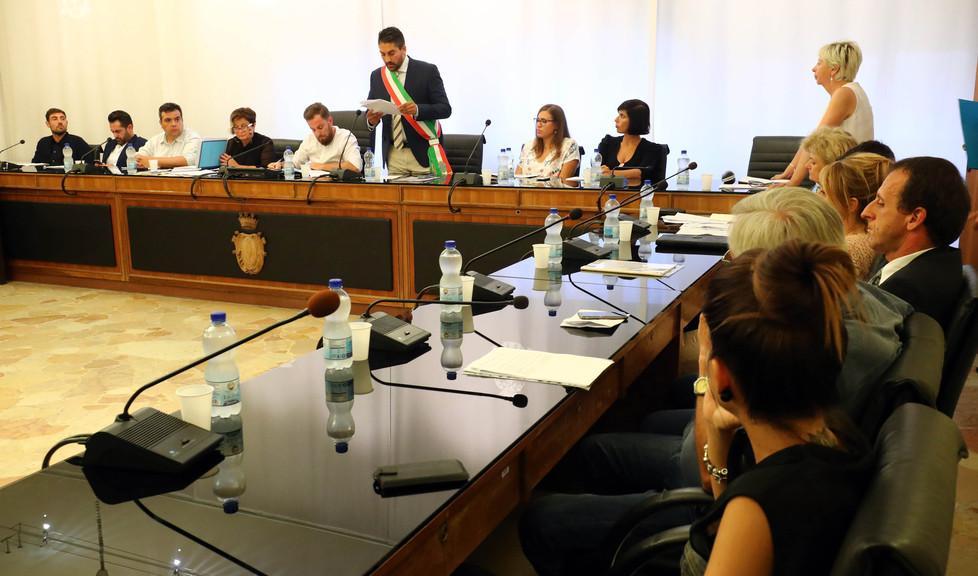 Il sopralluogo per la piscina è l’ultimo atto del sindaco 