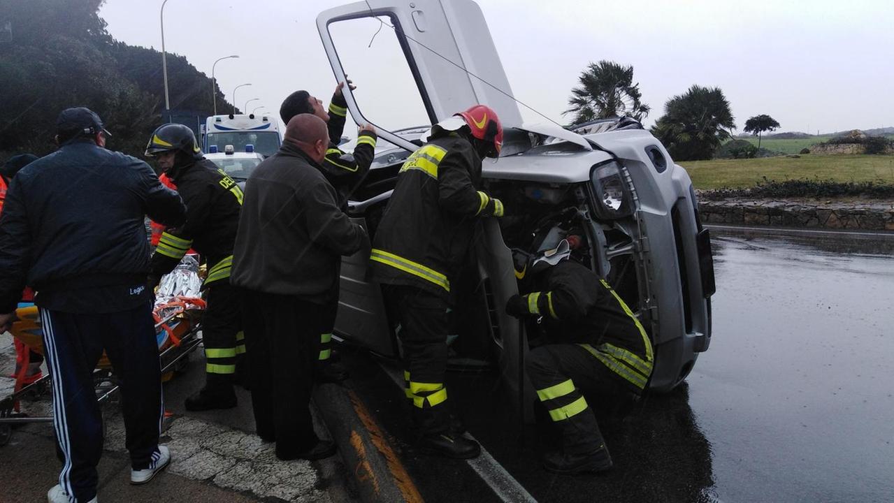 Suzuki si ribalta, ferita una donna