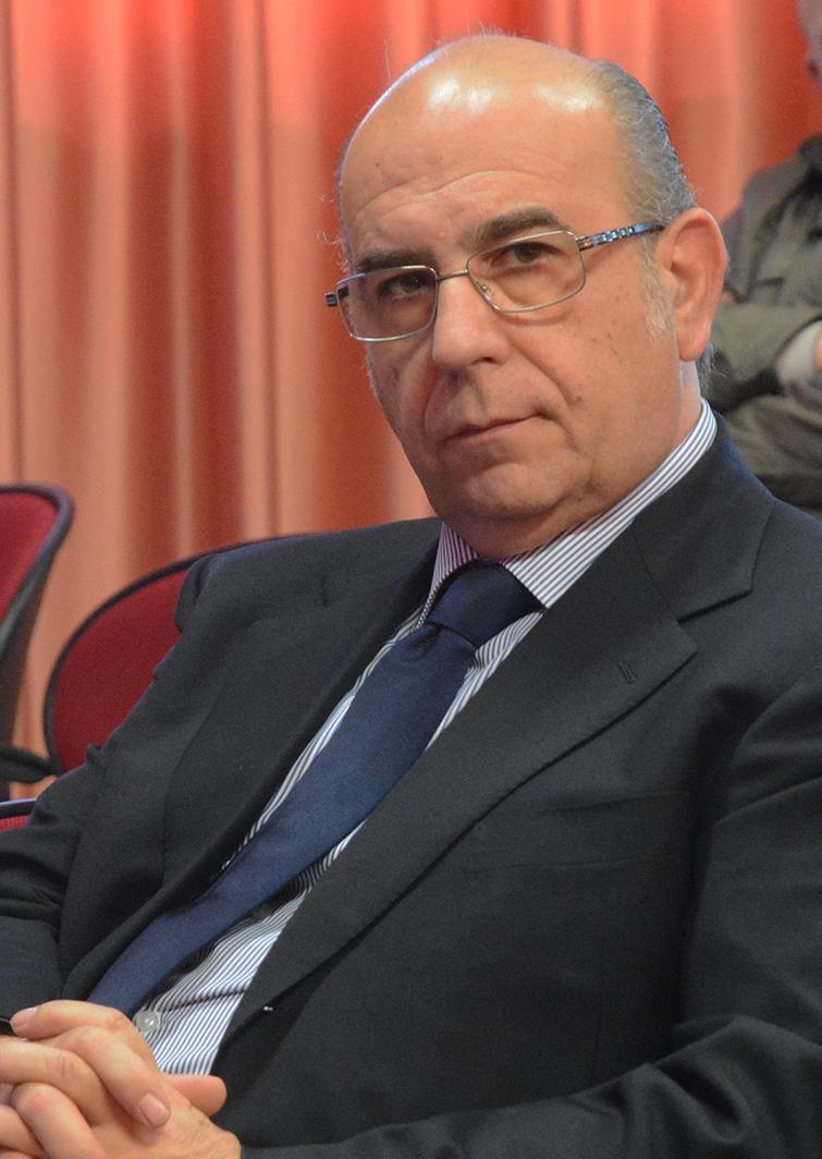 In Sardegna il pallone rotola senza mascherina 