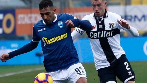 Lo spallino Fares inseguito da Iacoponi del Parma