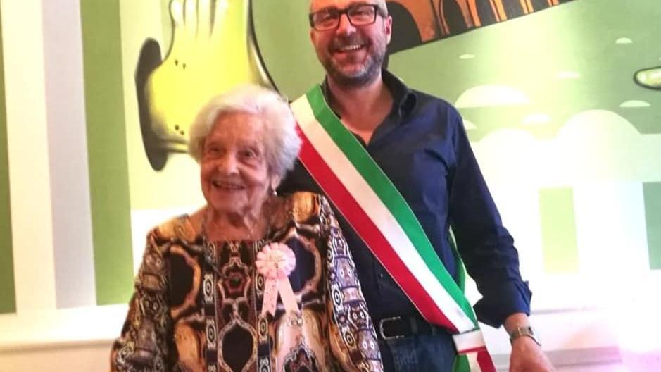 Armida Bertelli con il sindaco di Pontedera Matteo Franconi