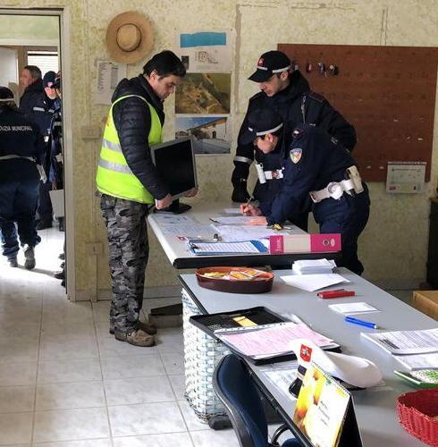 I controlli degli agenti negli uffici della società