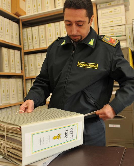 Spariti 550 mila euro dei clienti: condanna bis per il ragioniere con studio a Rosignano 