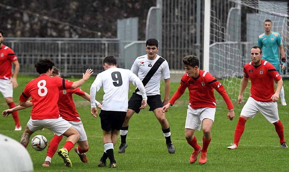 A sei partite dal termine bagarre aperta in coda per salvezza e playout