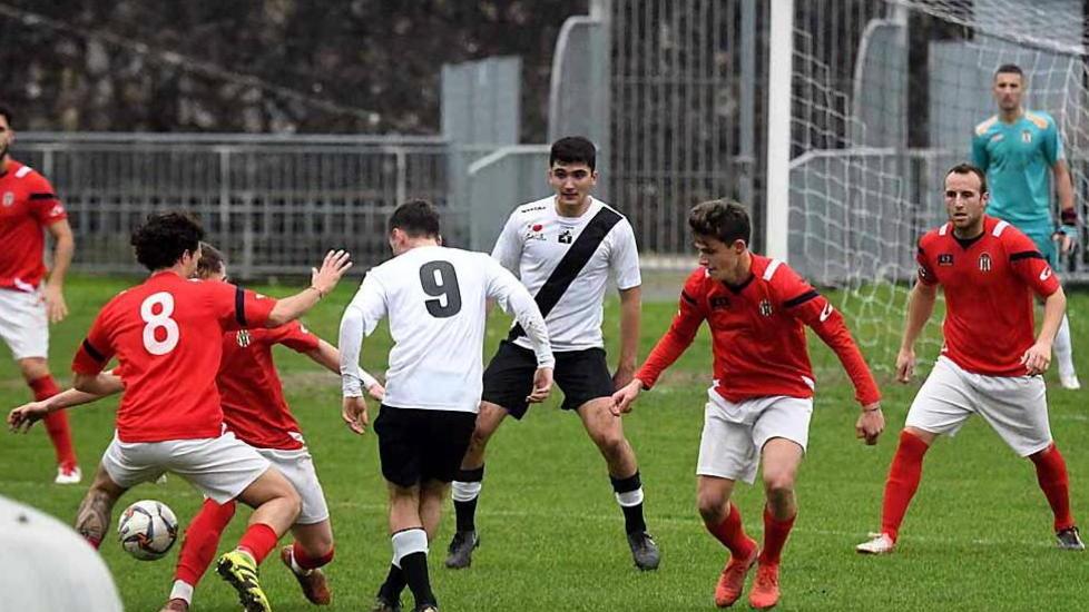 A sei partite dal termine bagarre aperta in coda per salvezza e playout
