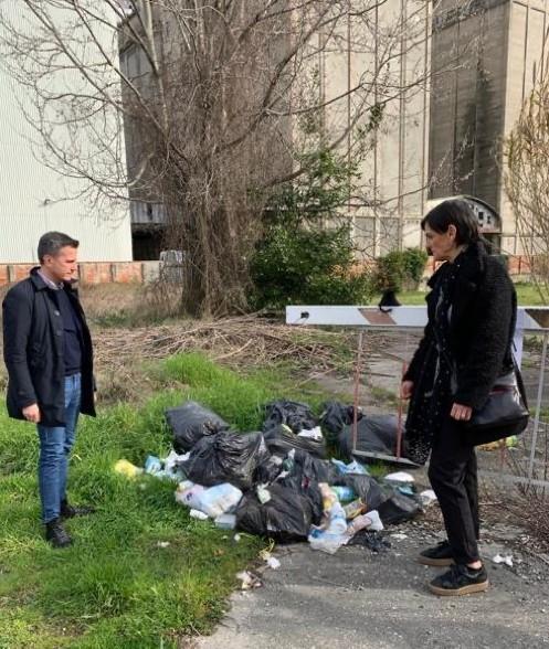 «Discarica a cielo aperto a San Pietro a Vico»