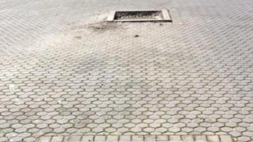 Per arrivare in farmacia un tragitto a ostacoli pieno di buche