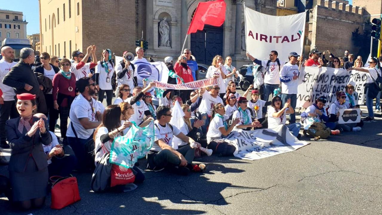 Licenziamenti Air Italy i sindacati pronti alla lotta