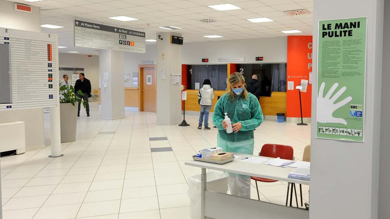 Coronavirus, contagi raddoppiati in Toscana: stravolta l’attività negli ospedali per liberare posti