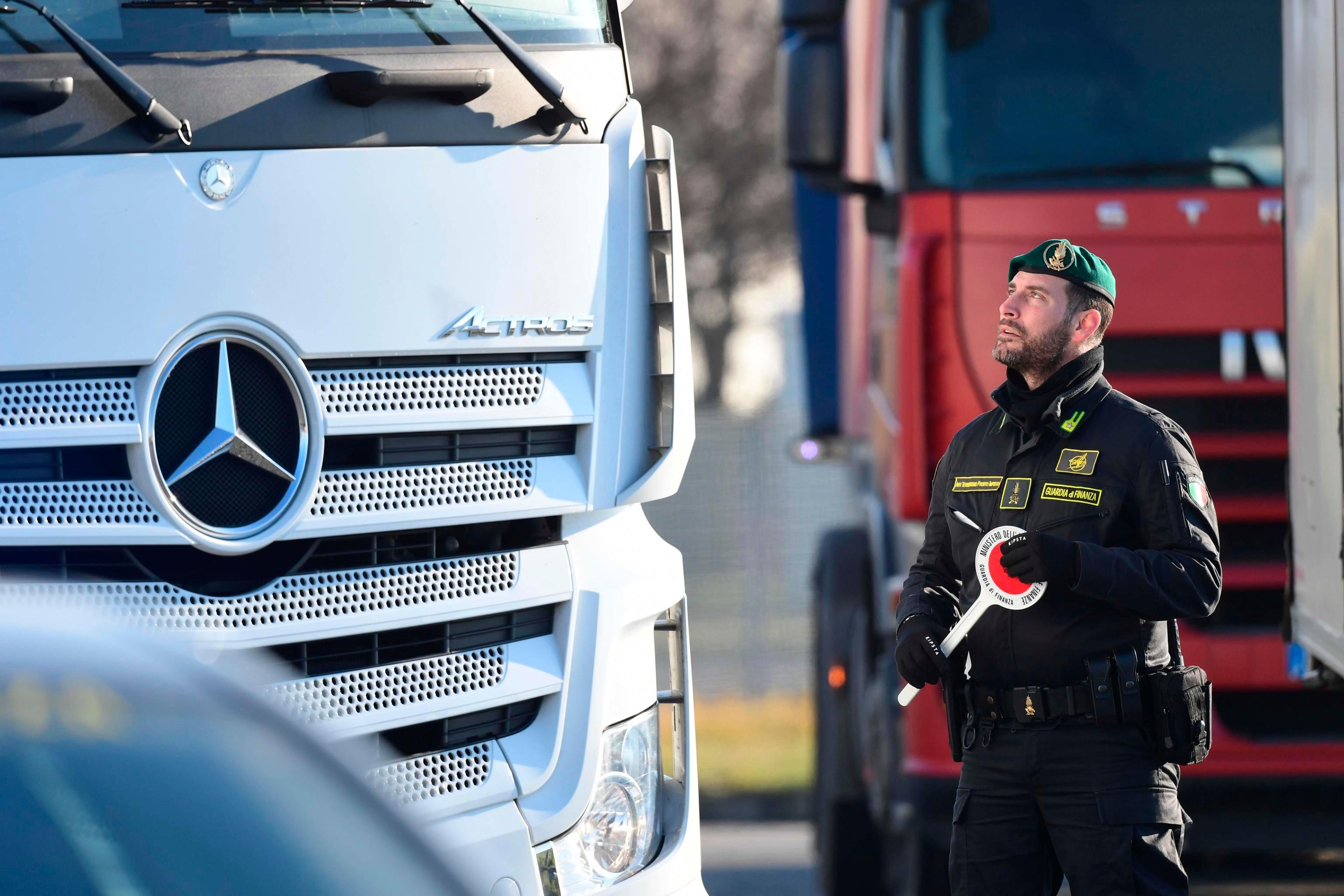 Modena. Società di lavorazione carni evade 80 milioni di euro, 2 Ferrari sequestrate al socio 
