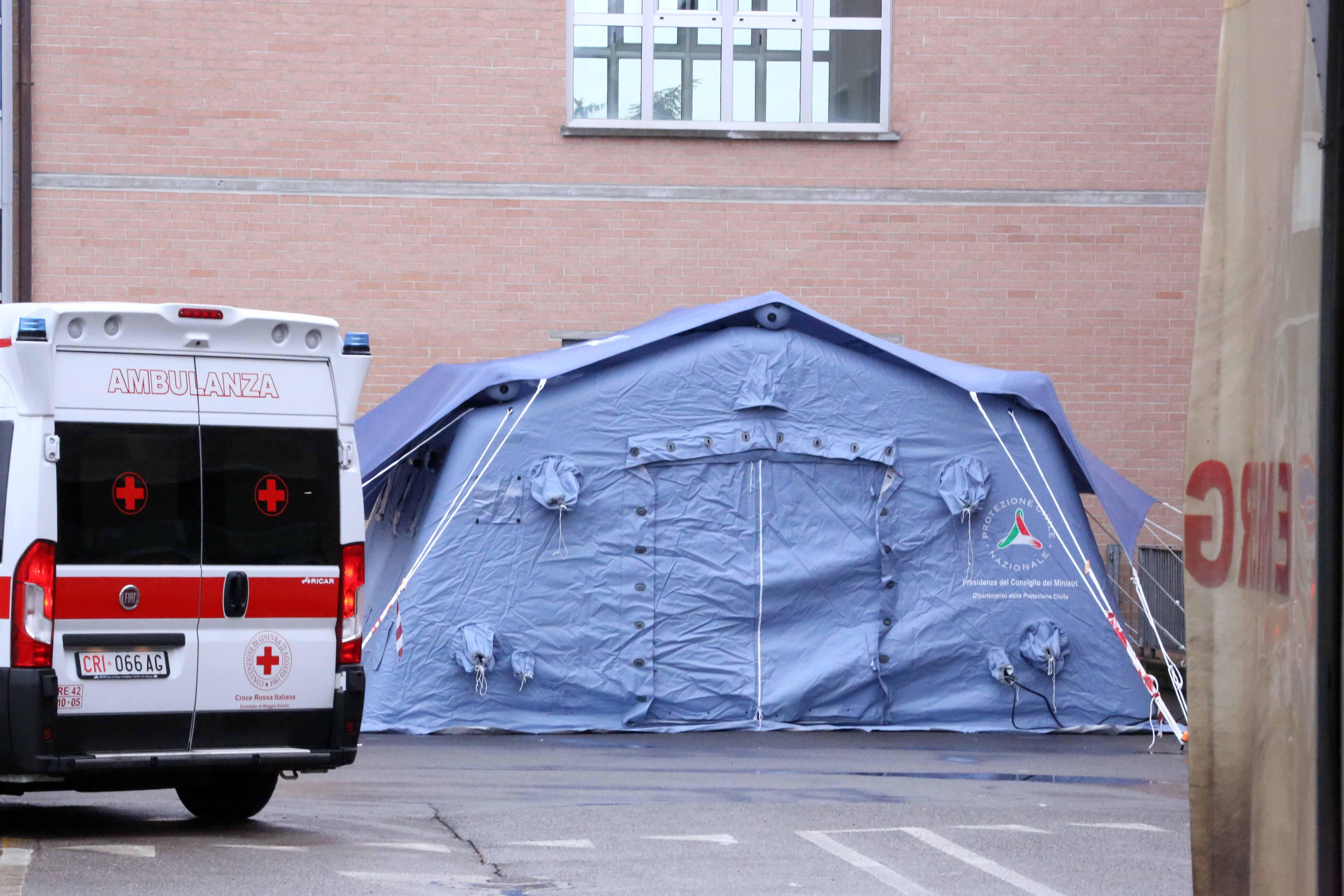 Coronavirus, positivo l'assessore Donini: torna in campo l'ex Venturi | Limitazioni per gli accompagnatori nei pronto soccorso | A Reggio Emilia undici casi in più: adesso sono 31