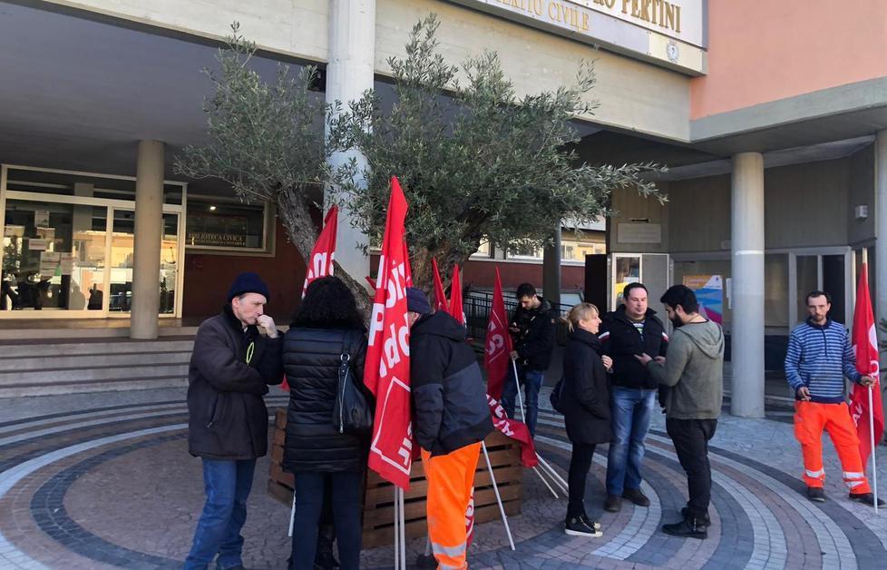 Senza stipendio da 3 mesi otto lavoratori della coop 