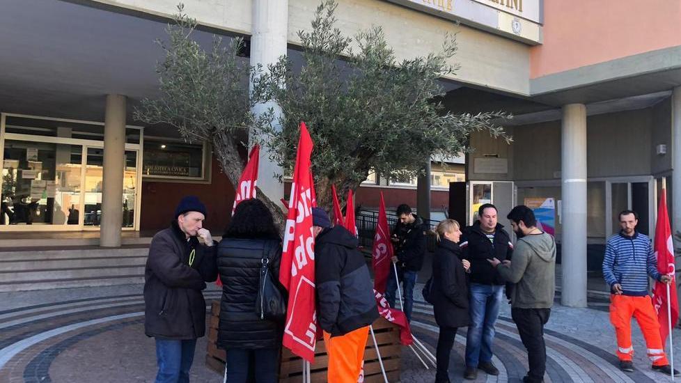 Senza stipendio da 3 mesi otto lavoratori della coop