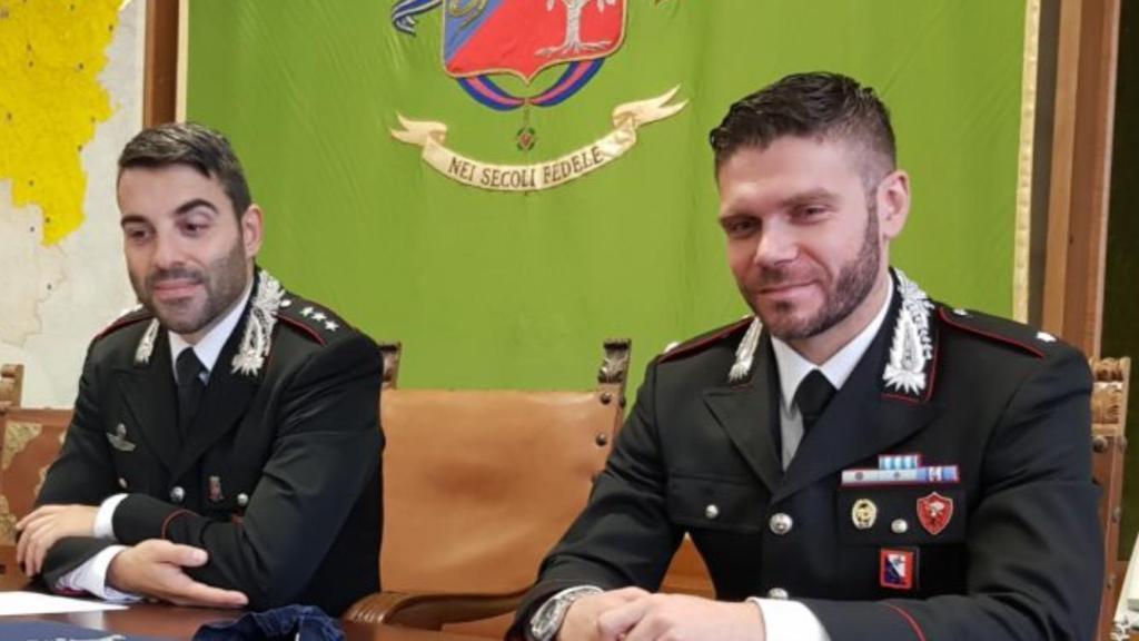 Il maggiore Guglielmo Palazzetti (a sinistra), comandante della Compagnia di Livorno e, a destra, il comandante del Norm, tenente Marco Saccà