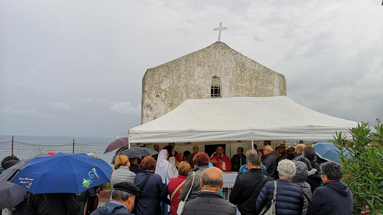 Messa davanti alla chiesetta di Balai