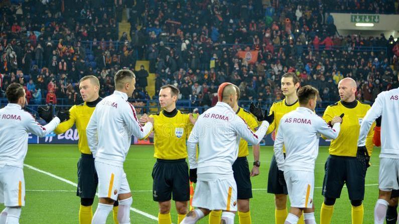 Bottigliette, microfoni, cibo Regole anti-contagio in serie A