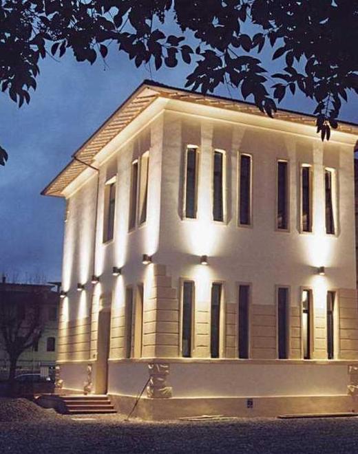 Un sabato pomeriggio con canzoni nel giardino della biblioteca Calvino