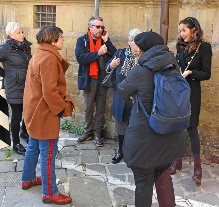 Ore di attesa dietro al museo Quando arrivano i consiglieri? 