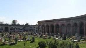 Ceneri abbandonate all’interno del cimitero In corso le indagini