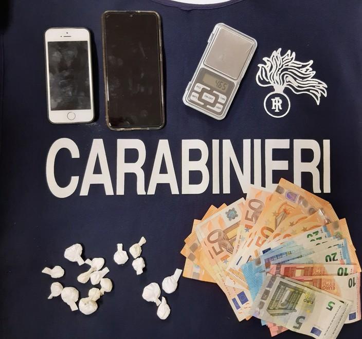 Spacciatore albanese arrestato aveva con sè 16 dosi di cocaina 