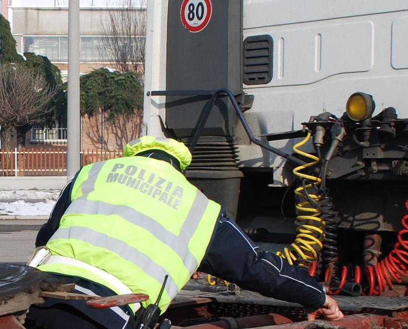 Tir manomessi per eludere le norme anti-inquinamento 