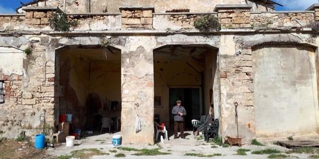 A 90 anni batte il Comune di Alghero e si tiene le scuderie regie 