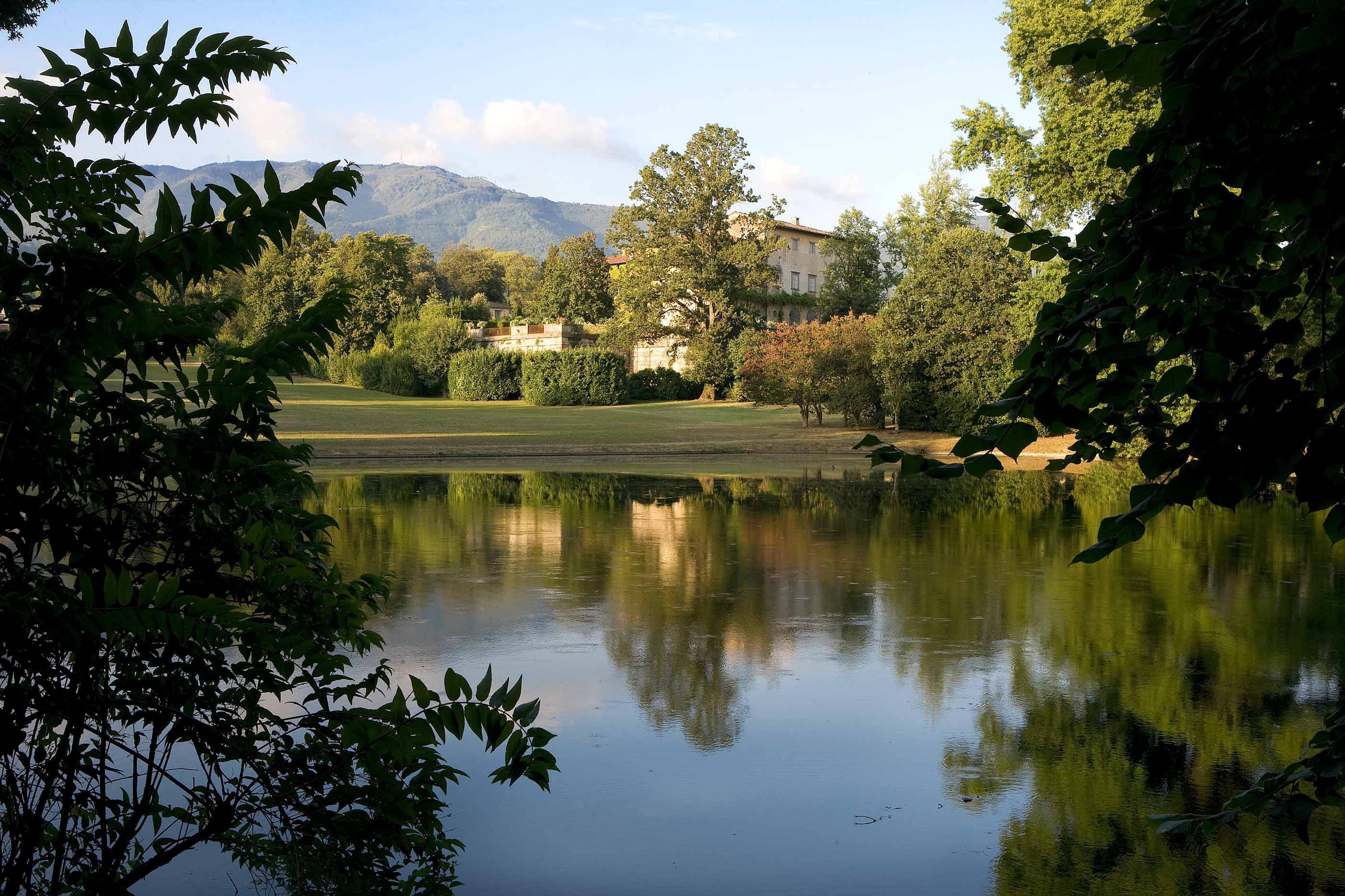 Nelle stanze di Elisa e tra i fiori del parco: le meraviglie ritrovate della Villa Reale 